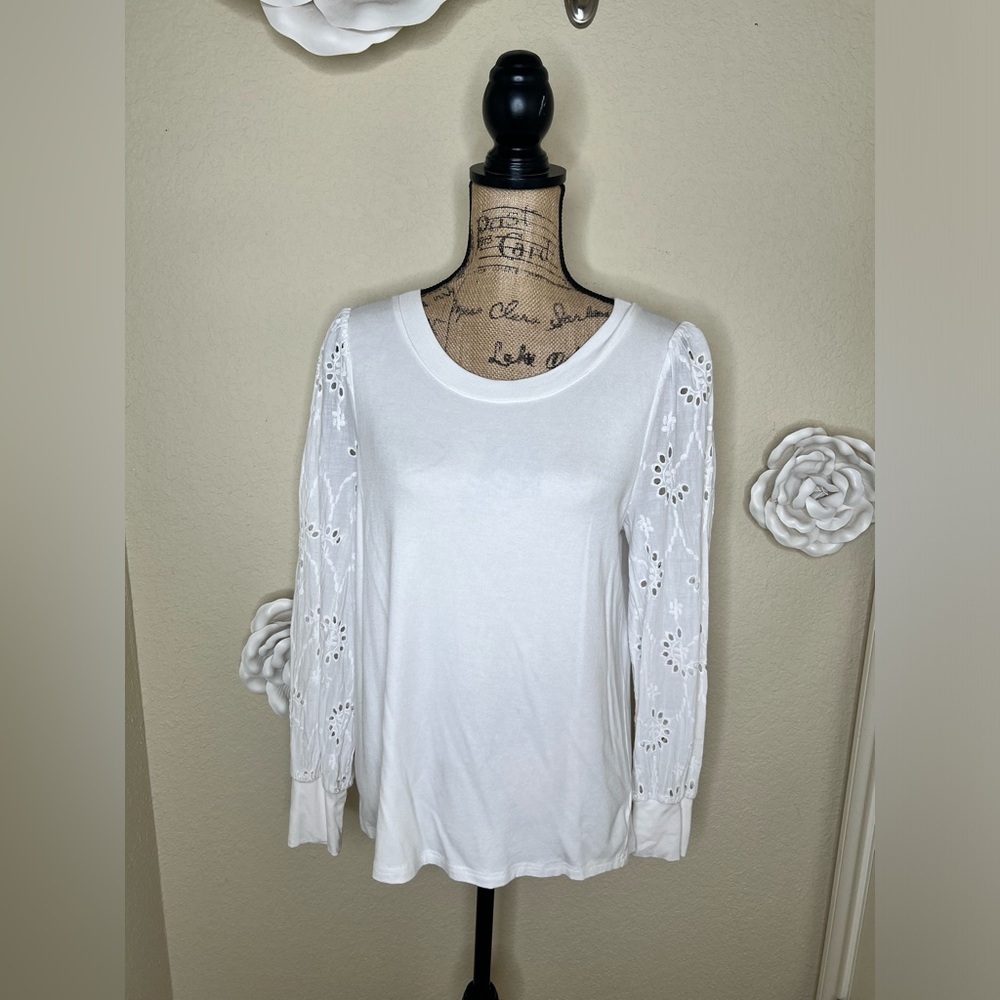 NTM: Entro Solid White Floral Eyelet Long Sleeve Top in Size Small